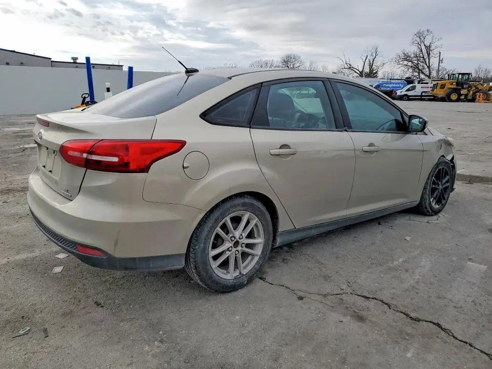 2015 FORD FOCUS SE  