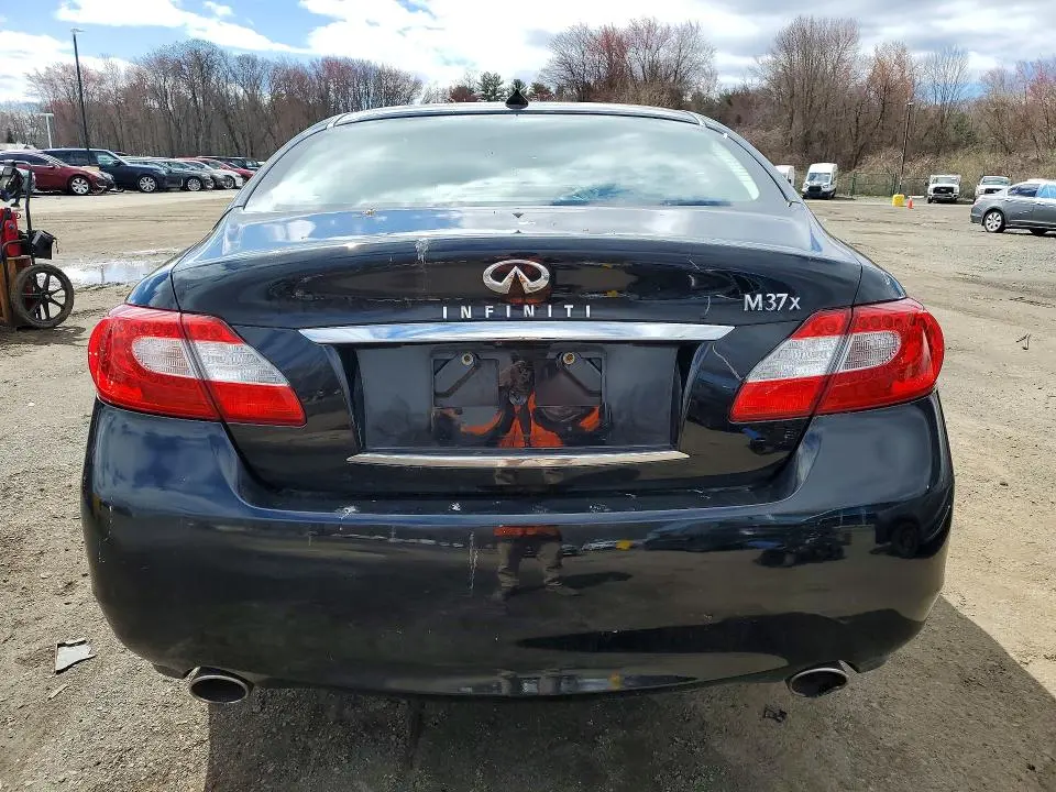 2011 INFINITI M37 X  
