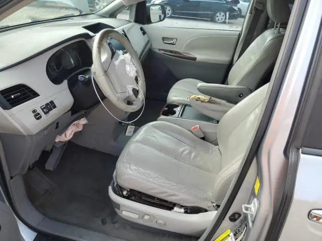 2011 TOYOTA SIENNA XLE  