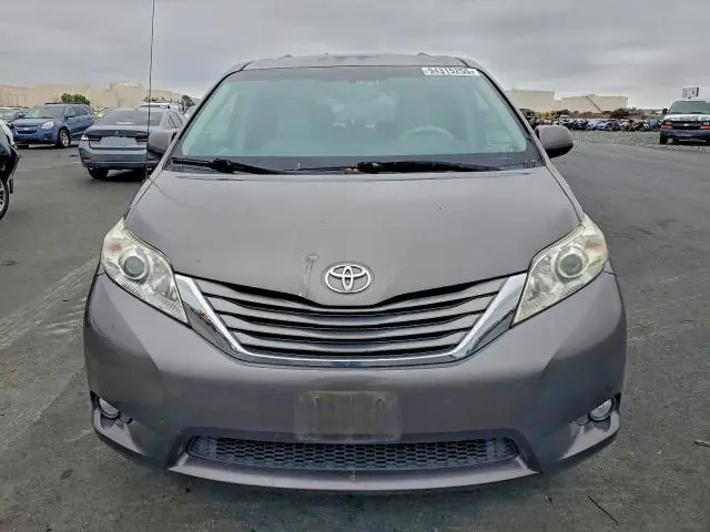 2014 TOYOTA SIENNA XLE  