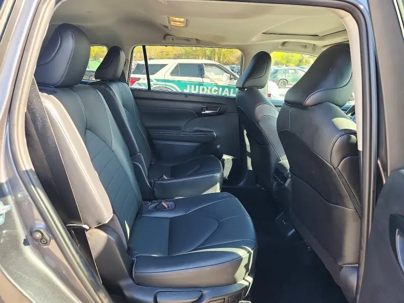 2020 TOYOTA HIGHLANDER HYBRID XLE  