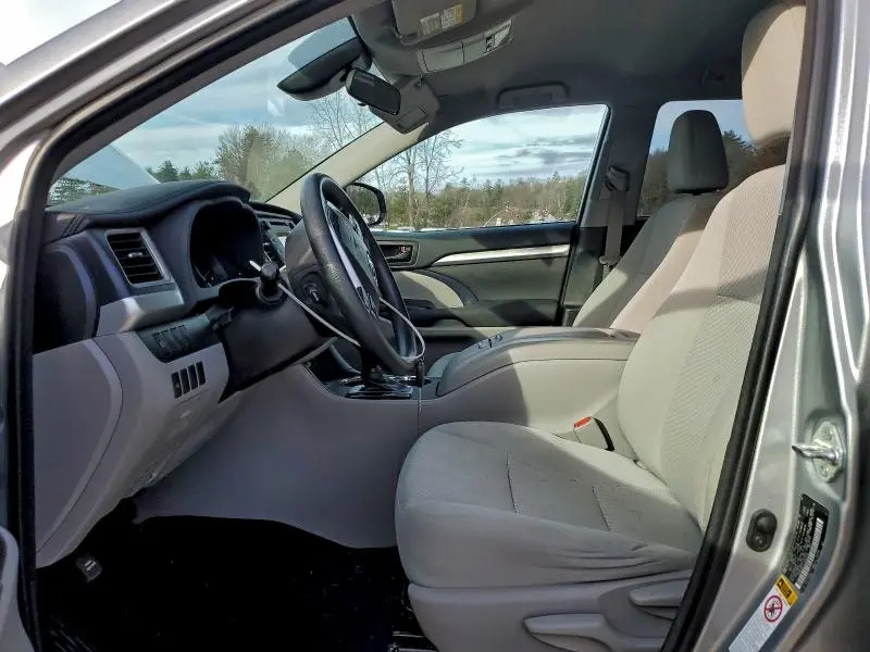 2018 TOYOTA HIGHLANDER LE  