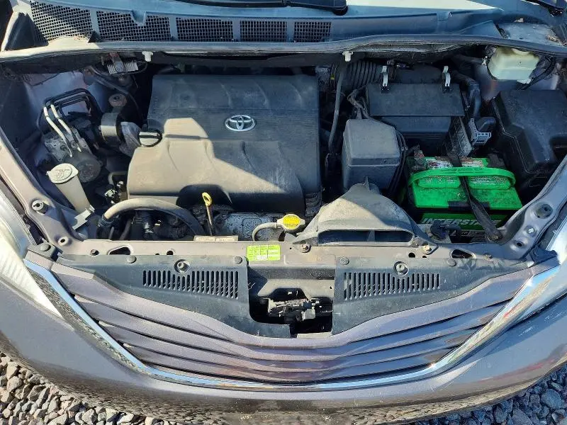 2015 TOYOTA SIENNA LE  