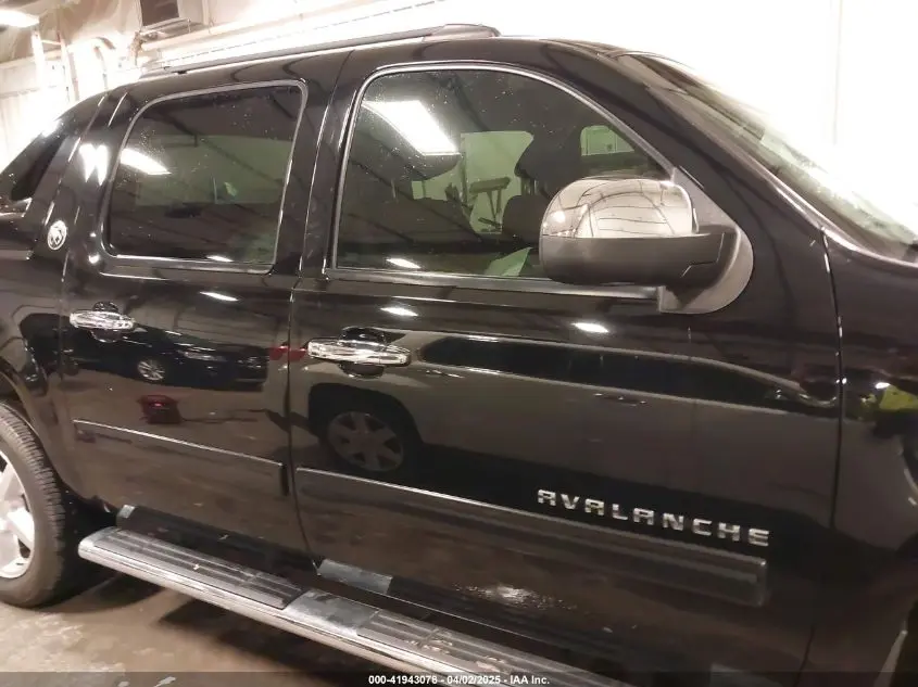 2013 CHEVROLET AVALANCHE LS