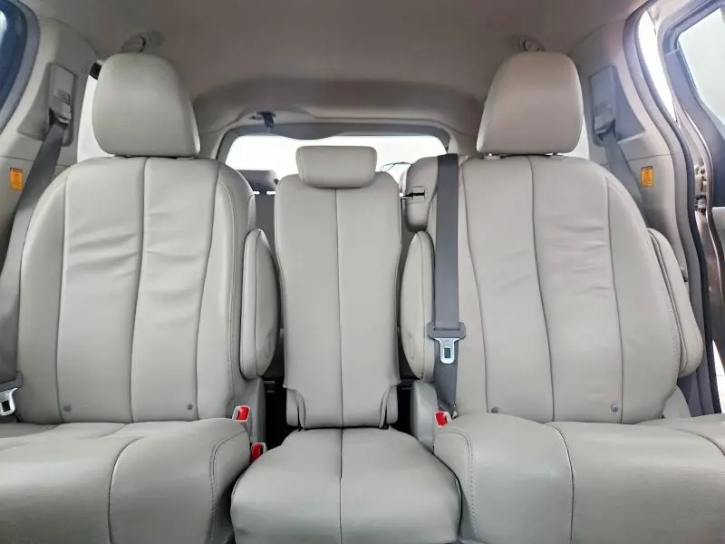 2013 TOYOTA SIENNA XLE 8-PASSENGER  