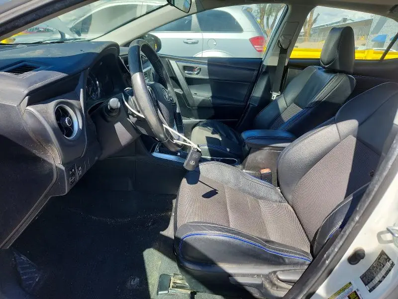 2017 TOYOTA COROLLA SE  