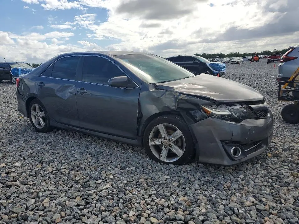 2013 TOYOTA CAMRY SE  