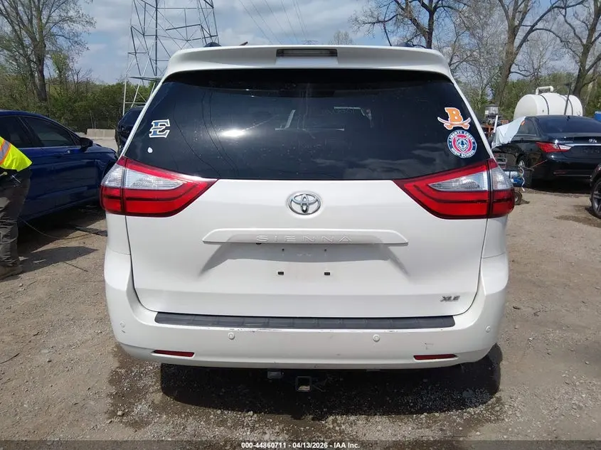2016 TOYOTA SIENNA XLE PREMIUM 8 PASSENGER