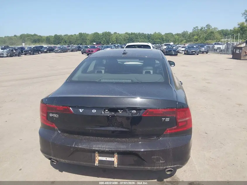 2018 VOLVO S90 T5 MOMENTUM