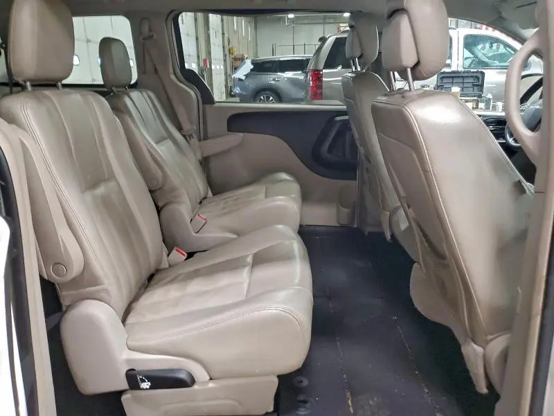 2013 CHRYSLER TOWN & COUNTRY TOURING  
