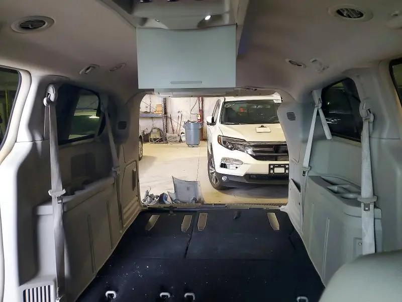 2013 CHRYSLER TOWN & COUNTRY TOURING  