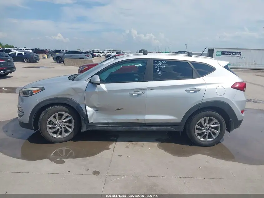 2016 HYUNDAI TUCSON SE