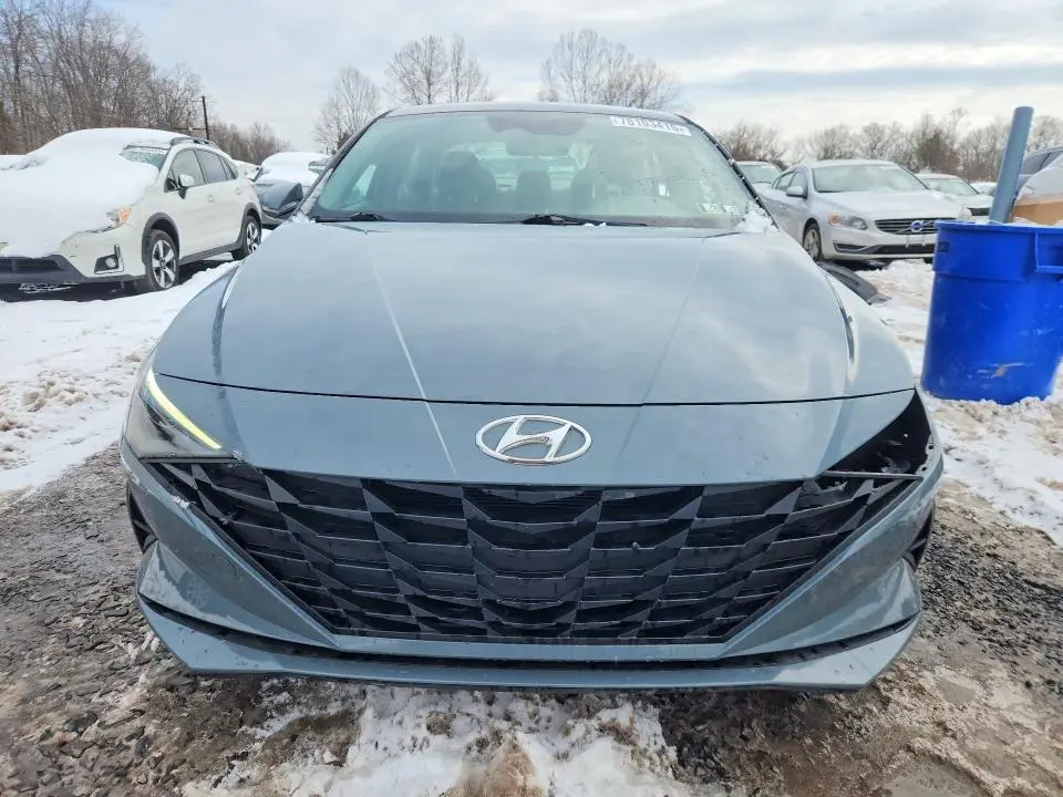 2021 HYUNDAI ELANTRA SE  