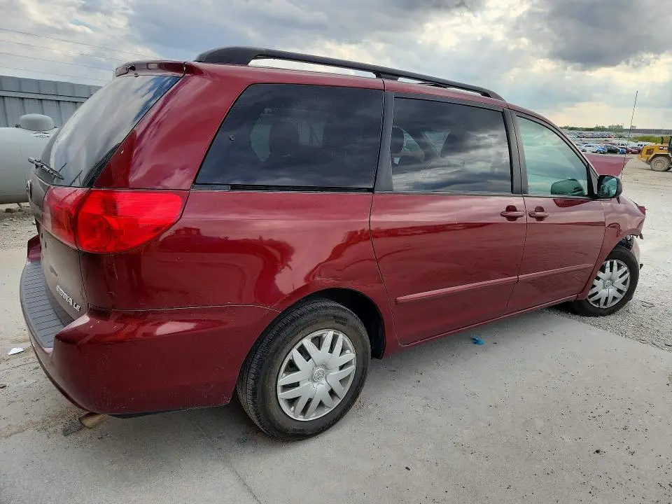 2010 TOYOTA SIENNA LE 7-PASSENGER  