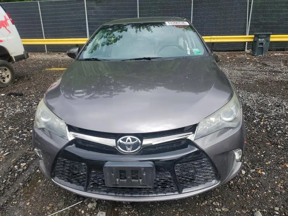2016 TOYOTA CAMRY SE  