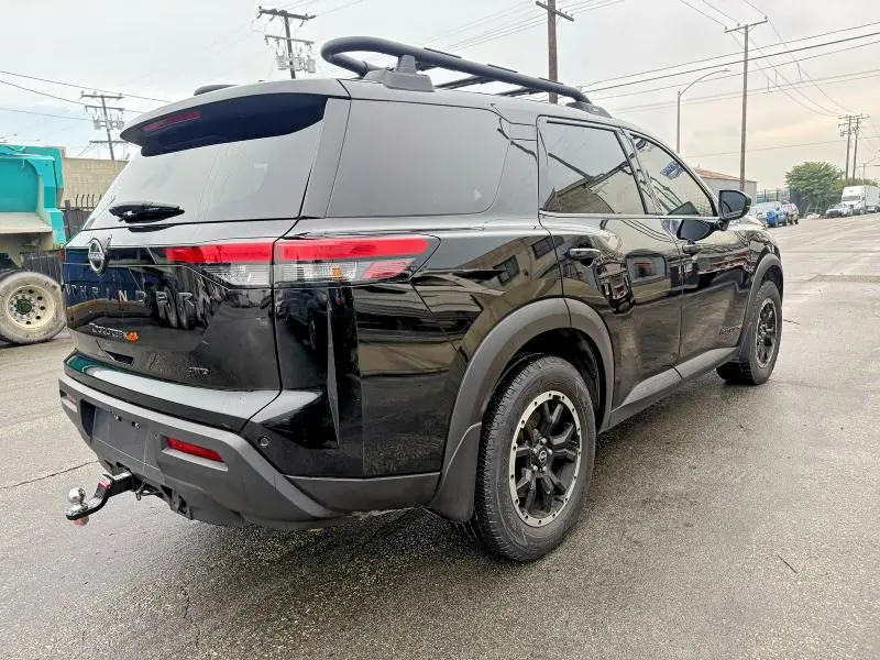 2023 NISSAN PATHFINDER SV  