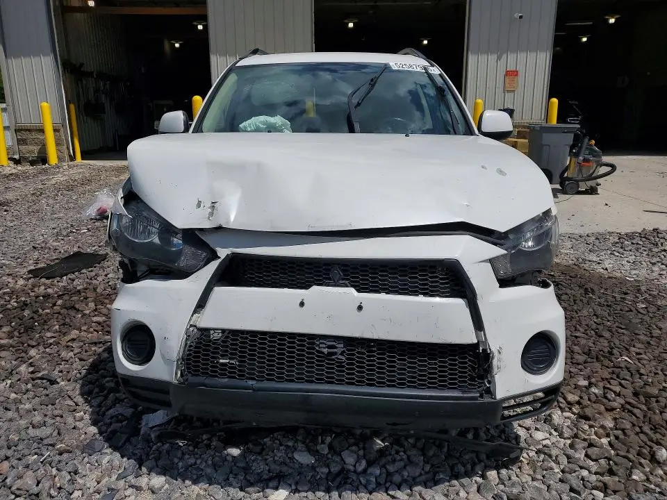 2013 MITSUBISHI OUTLANDER ES  