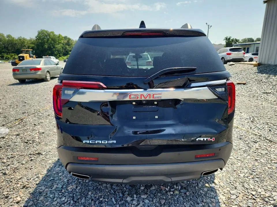 2022 GMC ACADIA AT4  