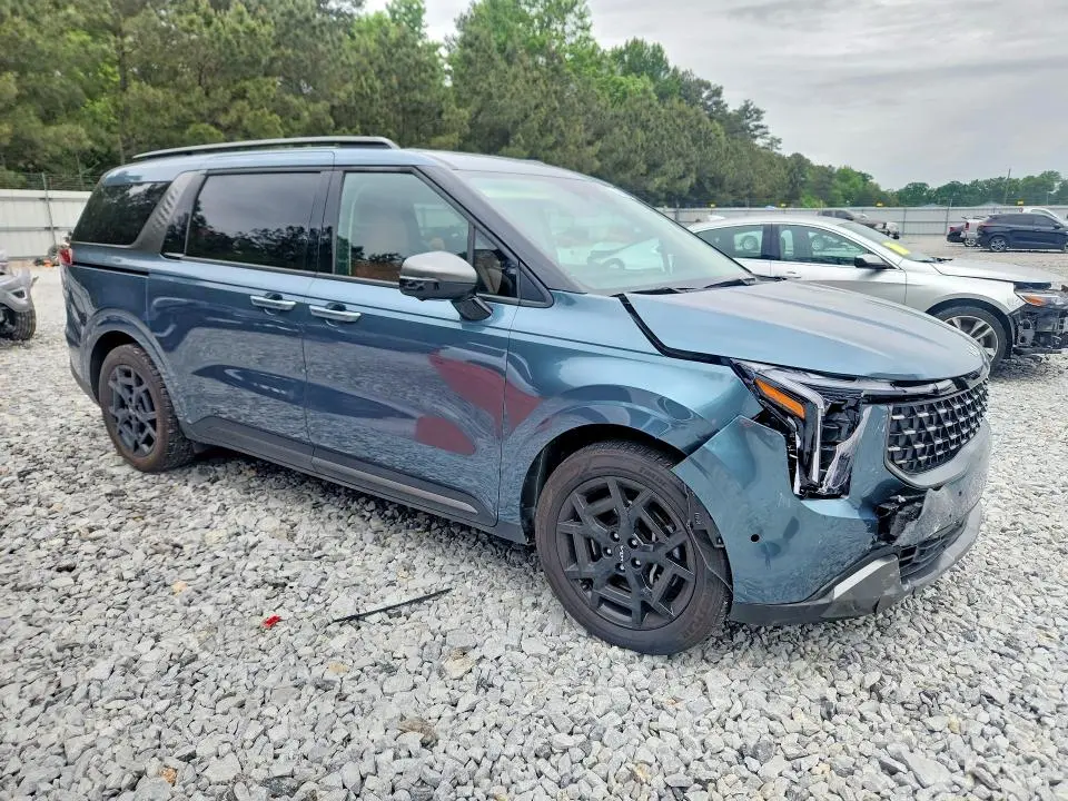2025 KIA CARNIVAL SX  