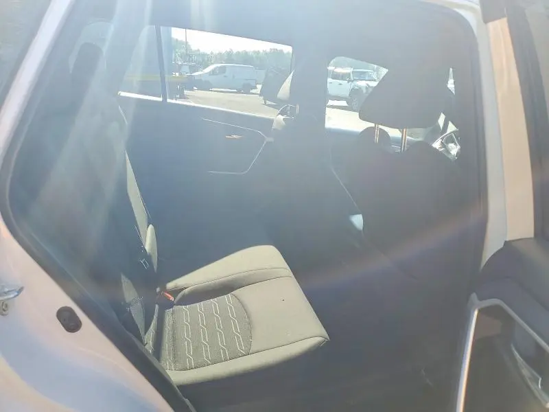2022 TOYOTA RAV4 SE  