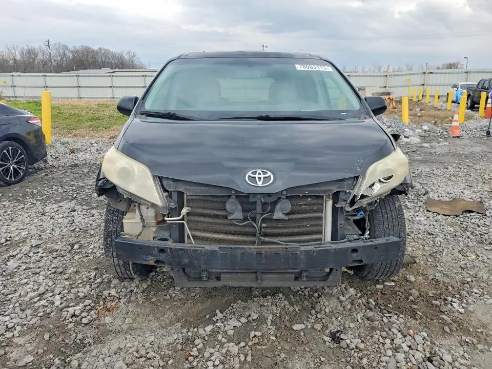 2013 TOYOTA SIENNA XLE  