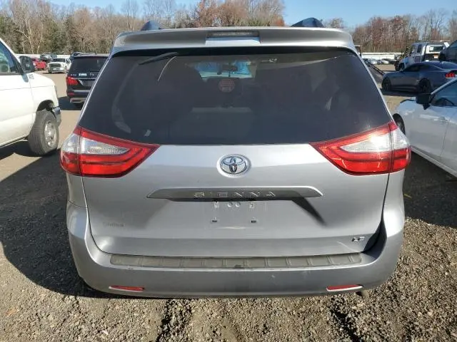 2017 TOYOTA SIENNA LE  