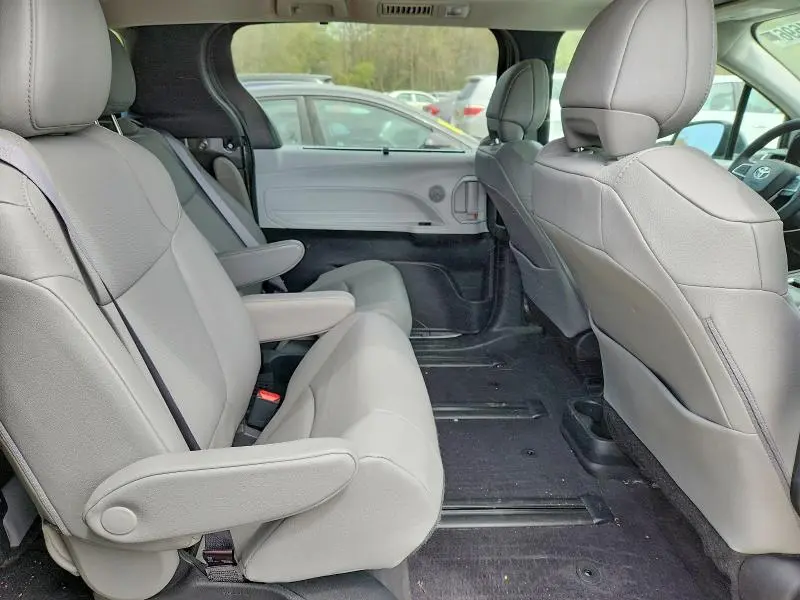 2025 TOYOTA SIENNA XLE 7-PASSENGER  