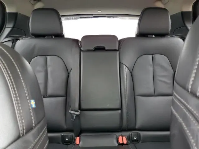 2024 VOLVO XC40 PLUS  