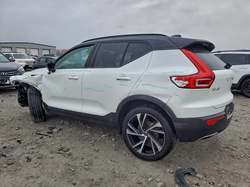 2020 VOLVO XC40 T5 R-DESIGN  