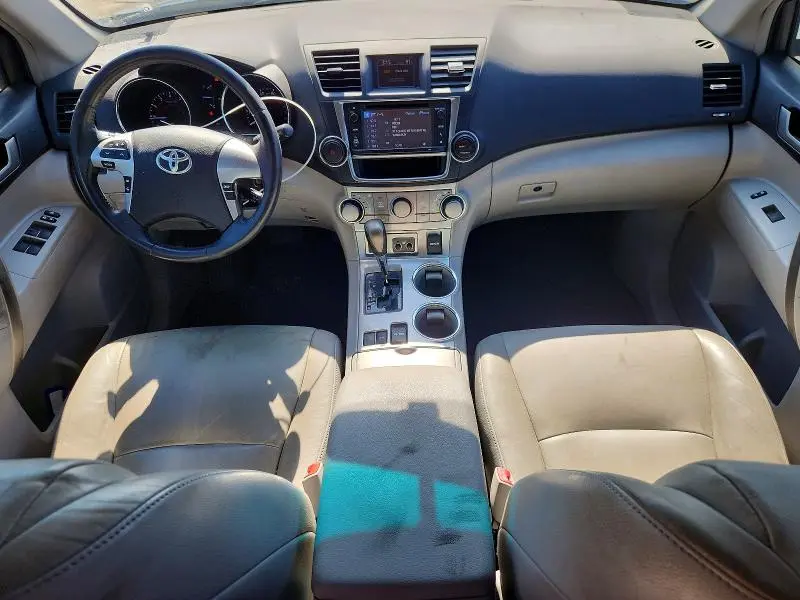 2013 TOYOTA HIGHLANDER SE  