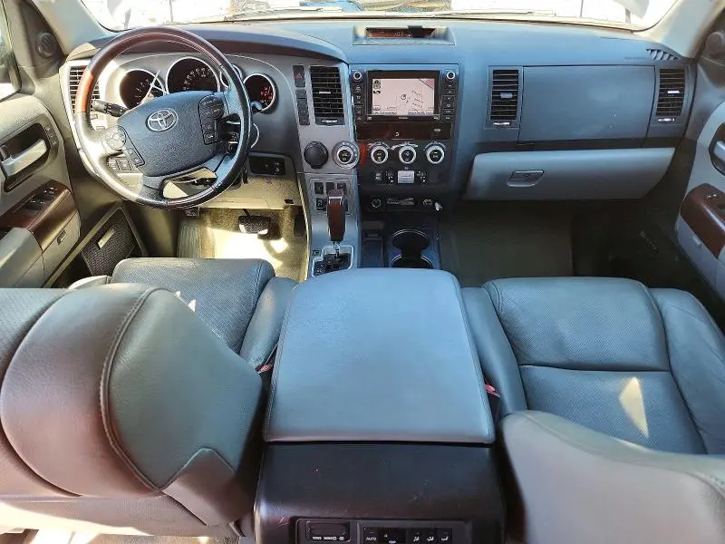 2011 TOYOTA SEQUOIA PLATINUM  