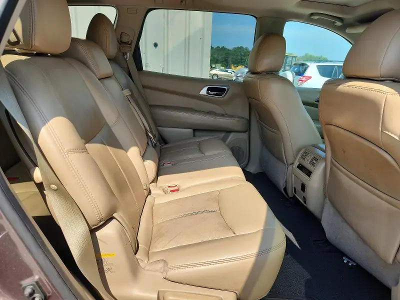 2016 NISSAN PATHFINDER SL  
