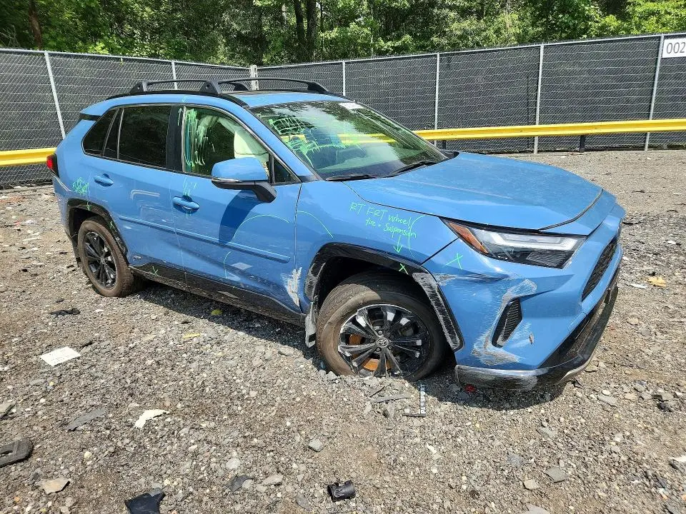 2022 TOYOTA RAV4 SE  