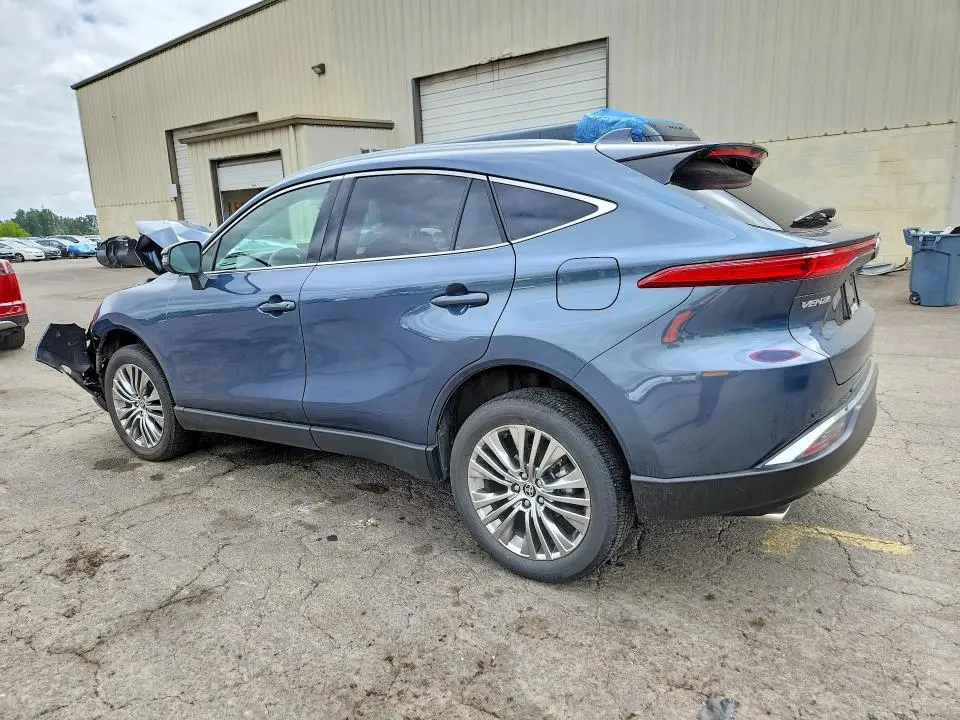 2023 TOYOTA VENZA XLE  