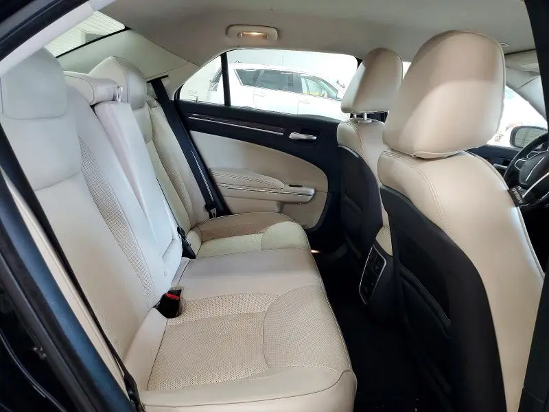 2019 CHRYSLER 300 LIMITED  