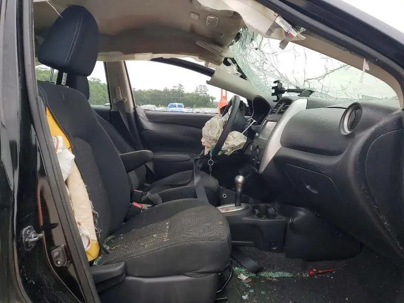 2019 NISSAN VERSA SV  