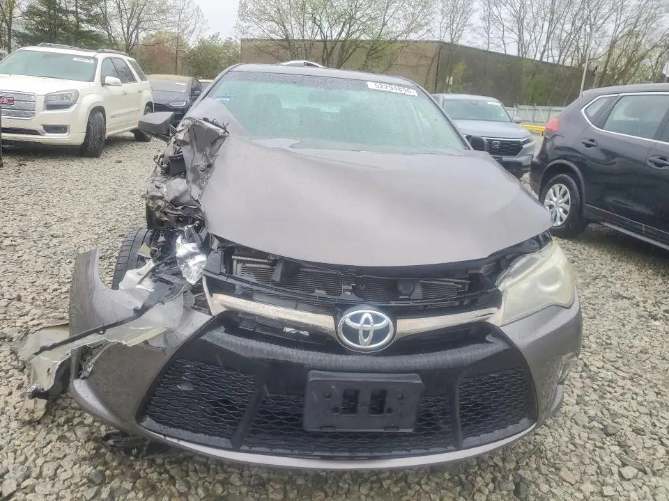 2017 TOYOTA CAMRY SE  