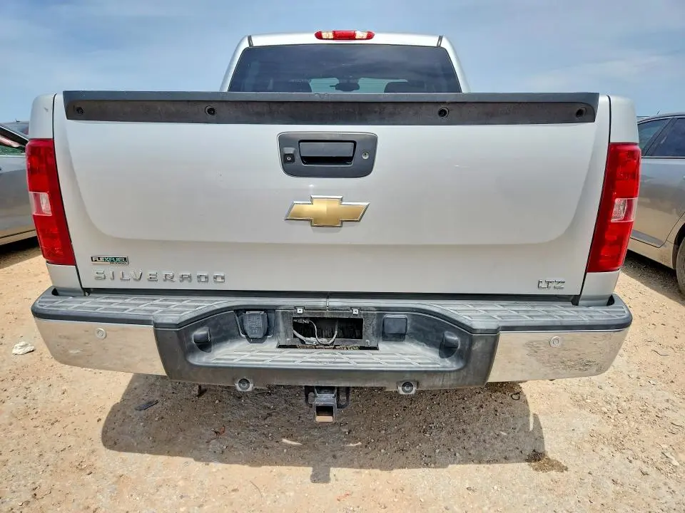 2011 CHEVROLET SILVERADO C1500 LTZ  