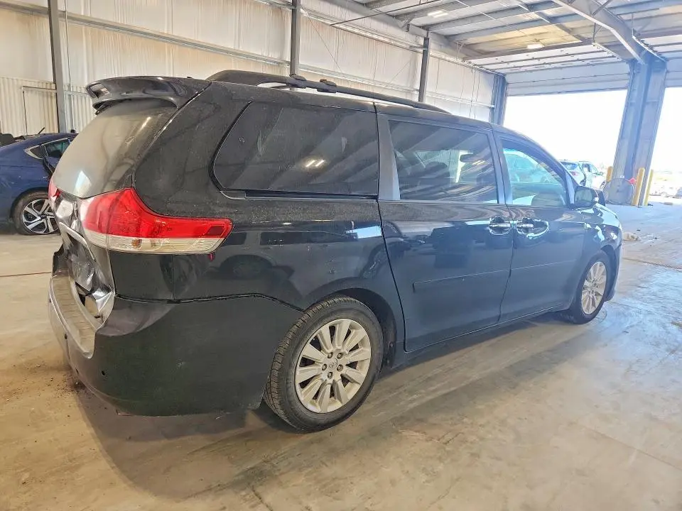 2013 TOYOTA SIENNA LIMITED 7-PASSENGER  