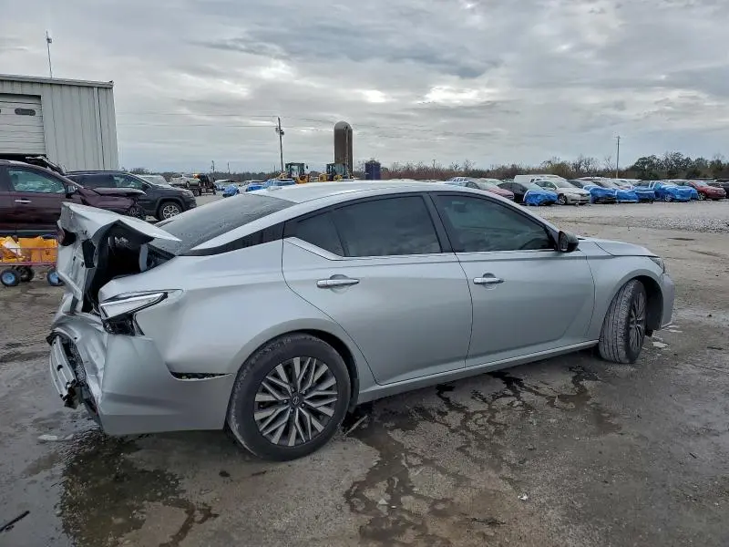 2024 NISSAN ALTIMA SV  