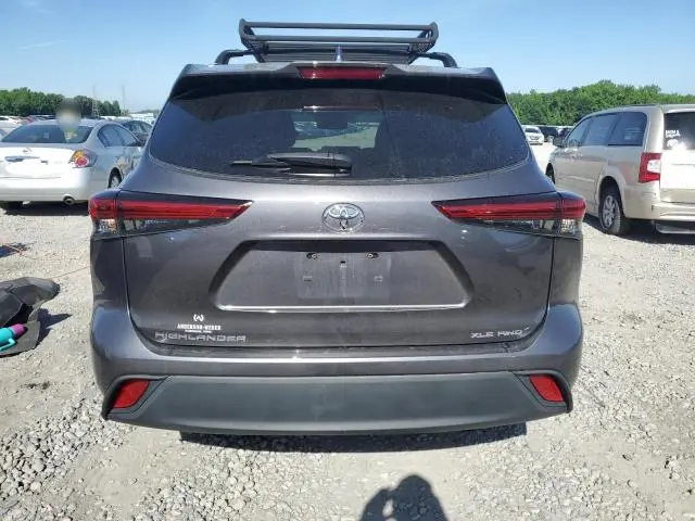 2021 TOYOTA HIGHLANDER XLE  