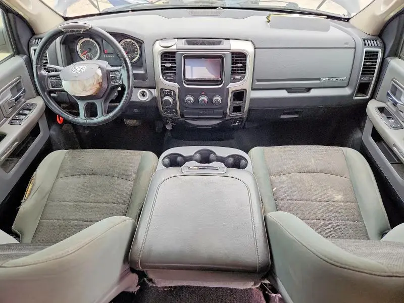 2016 RAM 1500 SLT  