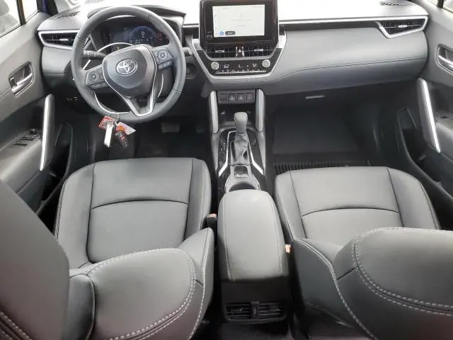 2025 TOYOTA COROLLA CROSS XLE  