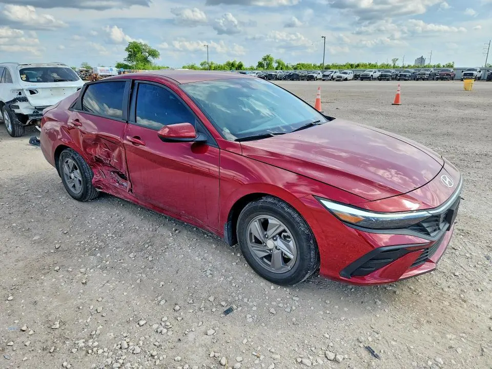 2025 HYUNDAI ELANTRA SE  