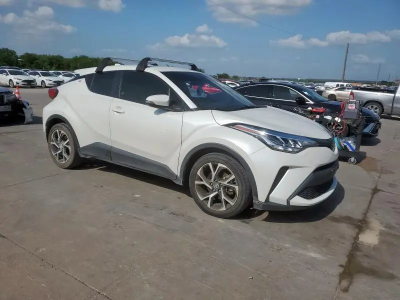 2020 TOYOTA C-HR XLE  