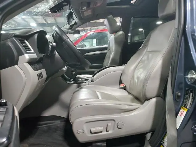 2019 TOYOTA HIGHLANDER SE  