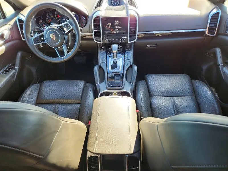 2017 PORSCHE CAYENNE   