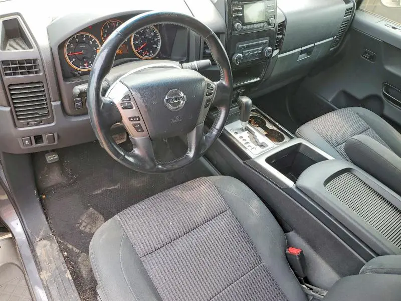 2013 NISSAN TITAN SV  