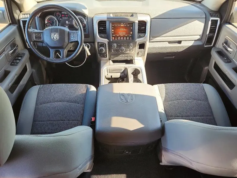2016 RAM 1500 SLT  