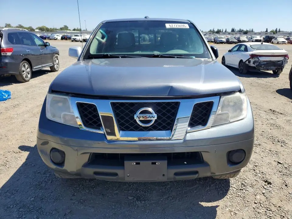 2017 NISSAN FRONTIER SV  